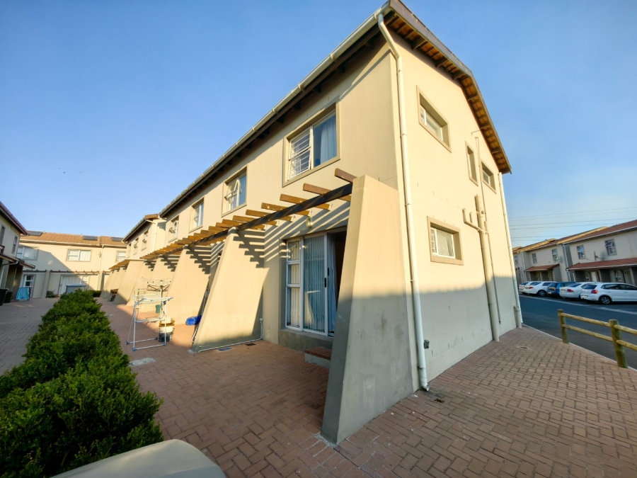 2 Bedroom Property for Sale in Stratford Green Western Cape